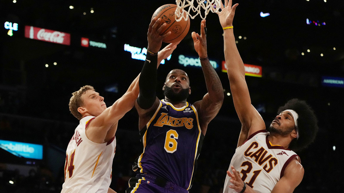 Los Angeles Lakers forward LeBron James (6) moves in for a basket against Cleveland Cavaliers forward Lauri Markkanen (24) and center Jarrett Allen.
