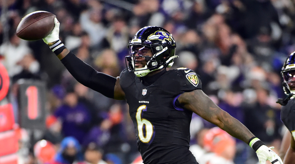 Baltimore Ravens linebacker Patrick Queen (6) reacts after recovering a fumble in the second quarter against the Cleveland Browns at M&T Bank Stadium.