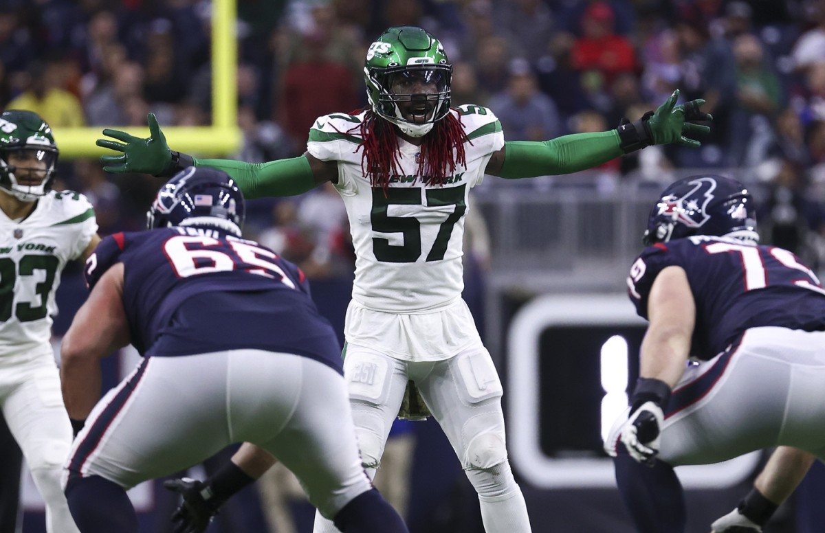 New York Jets middle linebacker C.J. Mosley (57) before a play against the Houston Texans. Mandatory Credit: Troy Taormina-USA TODAY