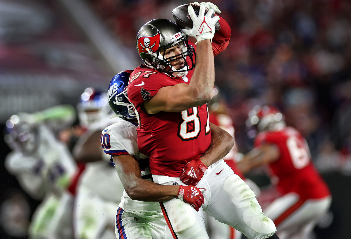 Buccaneers tight end Rob Gronkowski makes a catch against the Giants on Monday Night Football.