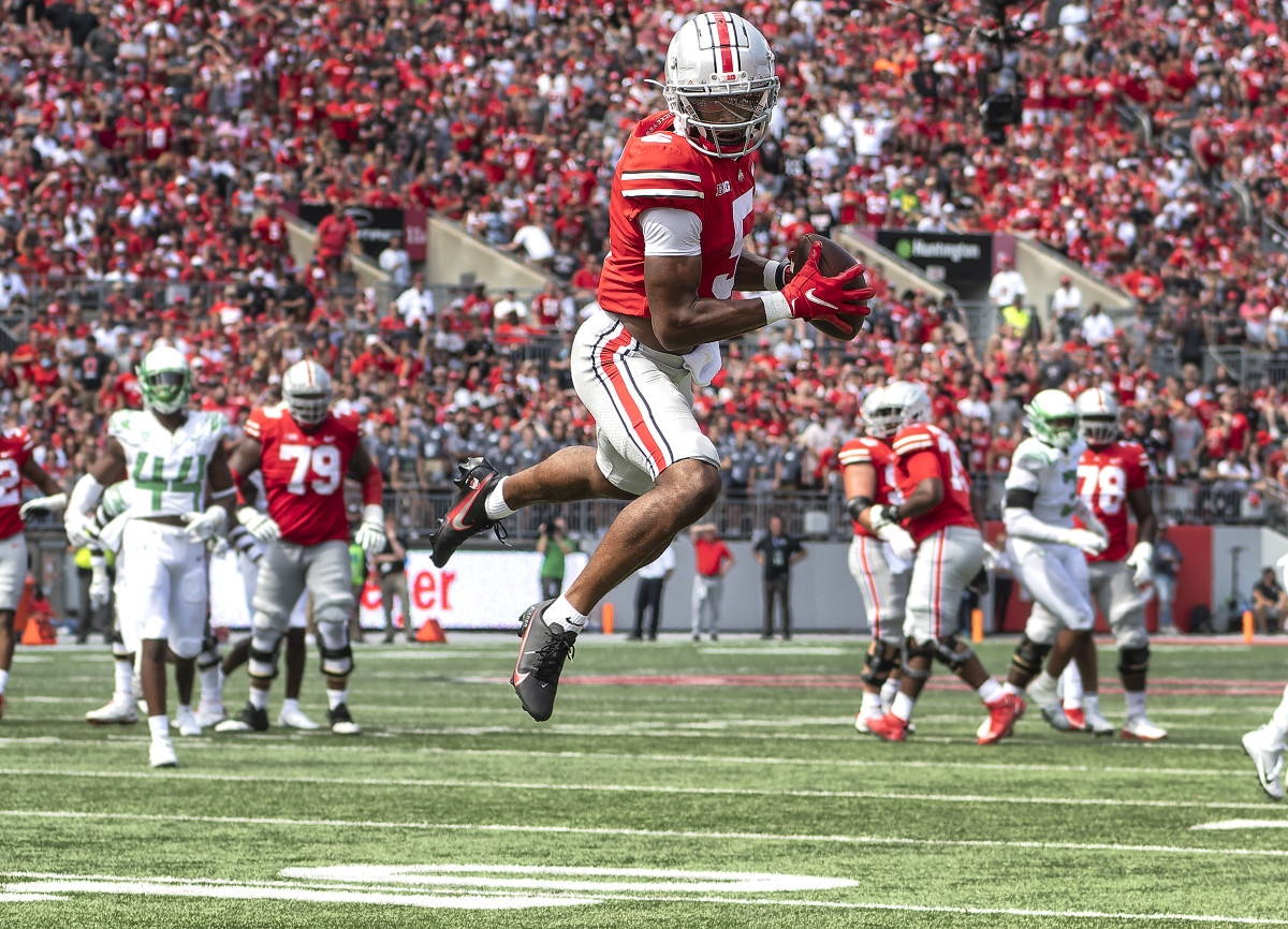 Despite eight catches for 117 yards and a touchdown from receiver Garrett Wilson, Ohio State fell 35–28 at home to Oregon.