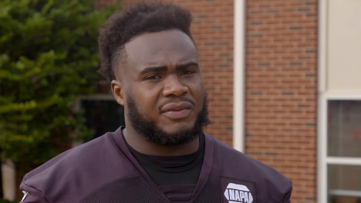 Falcons Star Grady Jarrett Cites Racism In Atlanta Restaurant Snub