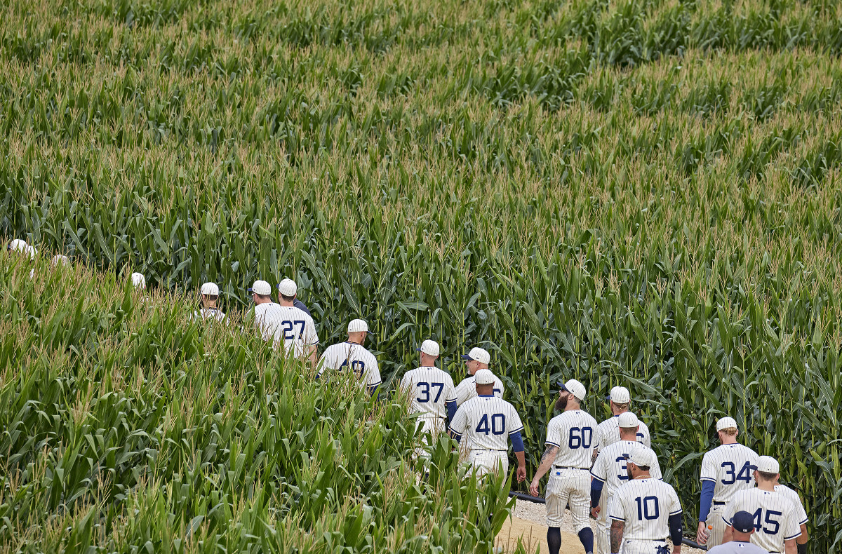 The Yankees take the (corn) field at MLB's Field of Dreams Game.