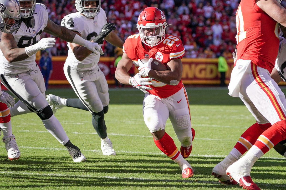 Jerick McKinnon Showed Why the KC Chiefs Need Fresh Blood at RB - Sports  Illustrated Kansas City Chiefs News, Analysis and More