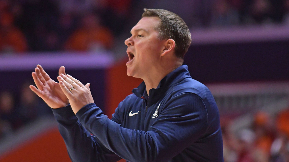 Arizona coach Tommy Lloyd