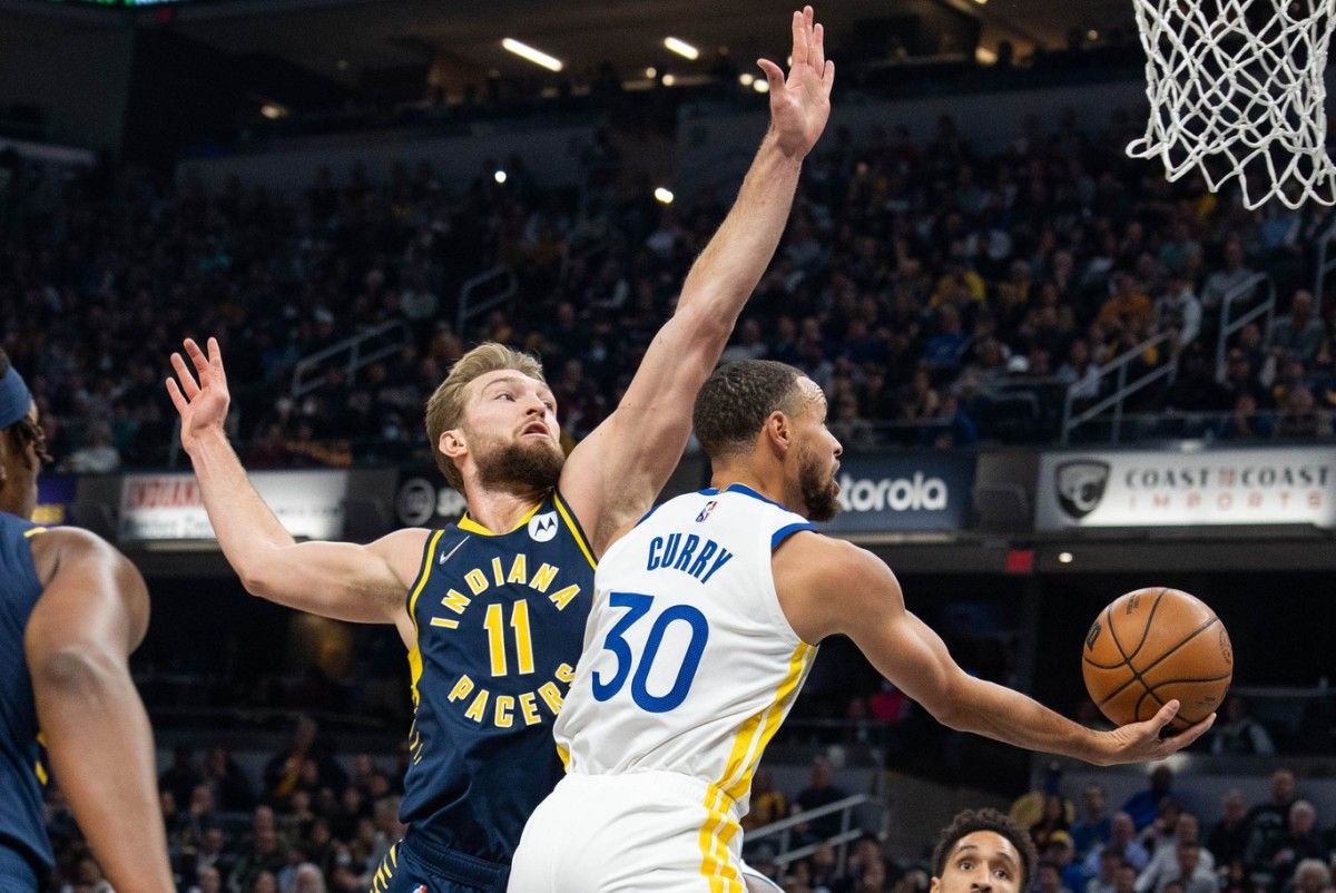 Watch Steph Curry's Ridiculous Move During The Warriors-Pacers Game - Vimarsana News