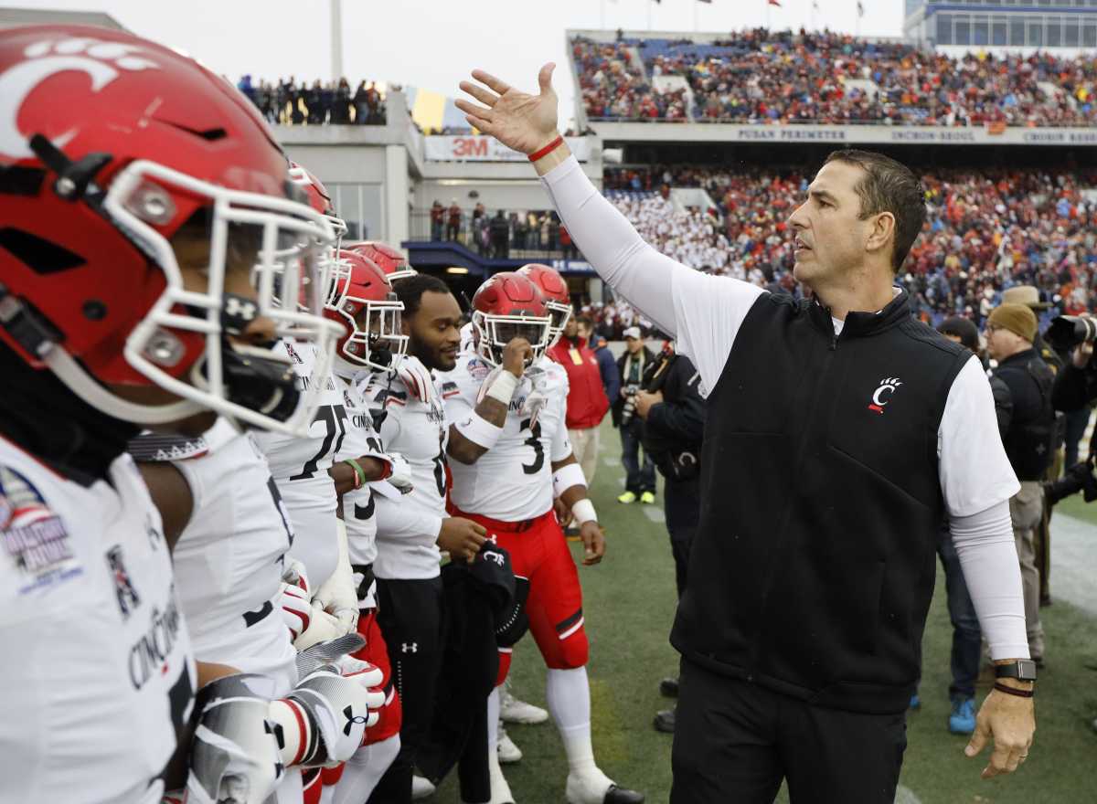 Cincinnati Bearcats head coach Luke Fickell readies his team to take the field in the first quarter of the Military Bowl at Navy Marine Corps Memorial Stadium in Annapolis, Md., on Monday, Dec. 31, 2018. Military Bowl Cincinnati Bearcats Vs Virginia Tech Hokies