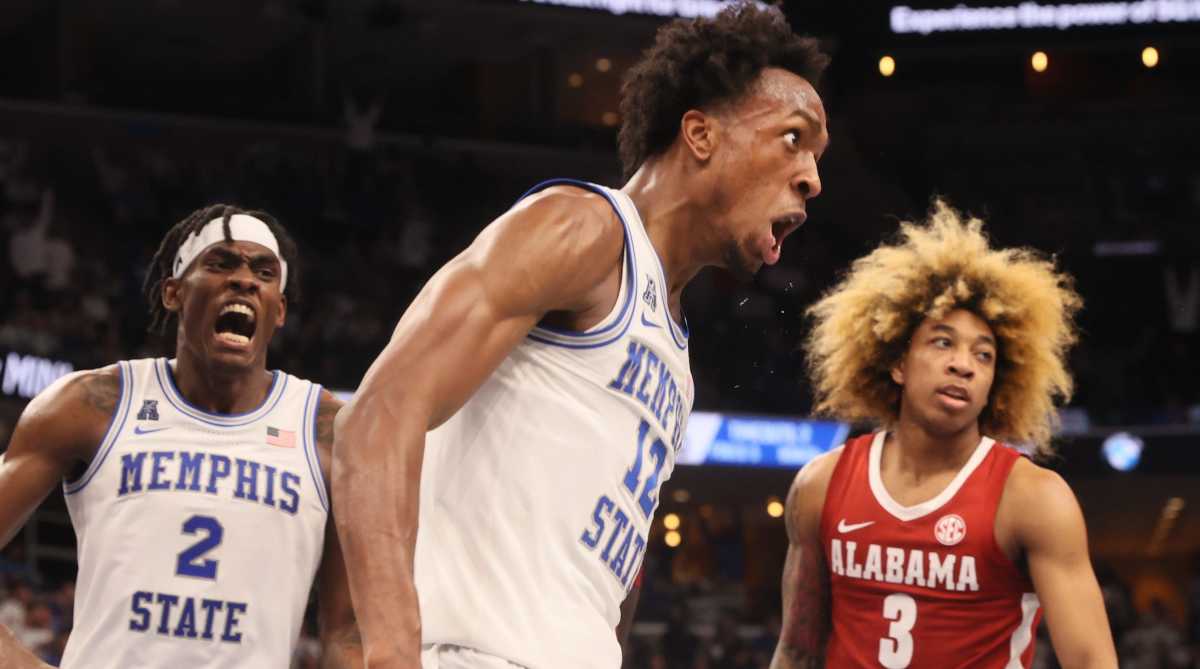 Memphis Tigers forward DeAndre Williams celebrates his dunk against the Alabama Crimson Tide during their game at FedExForum on Tuesday, Dec. 14, 2021