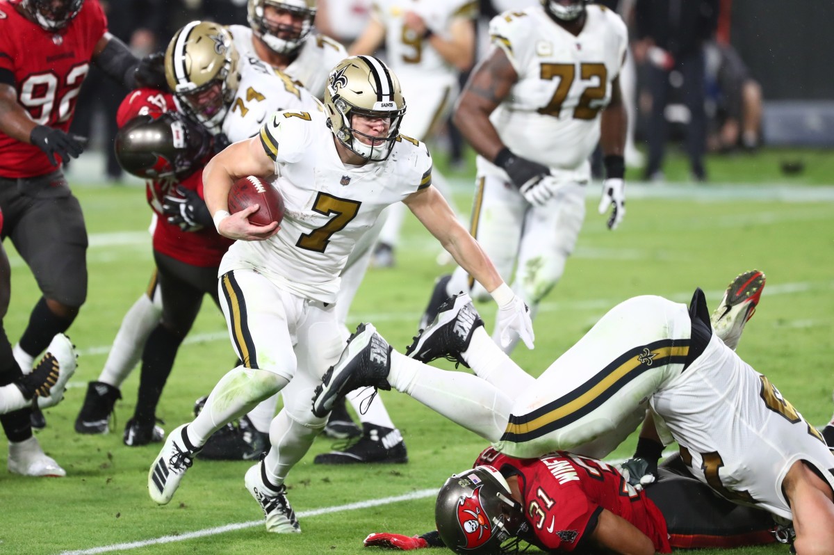 New Orleans Saints quarterback Taysom Hill (7) runs the ball against the Tampa Bay Buccaneers. Mandatory Credit: Kim Klement-USA TODAY