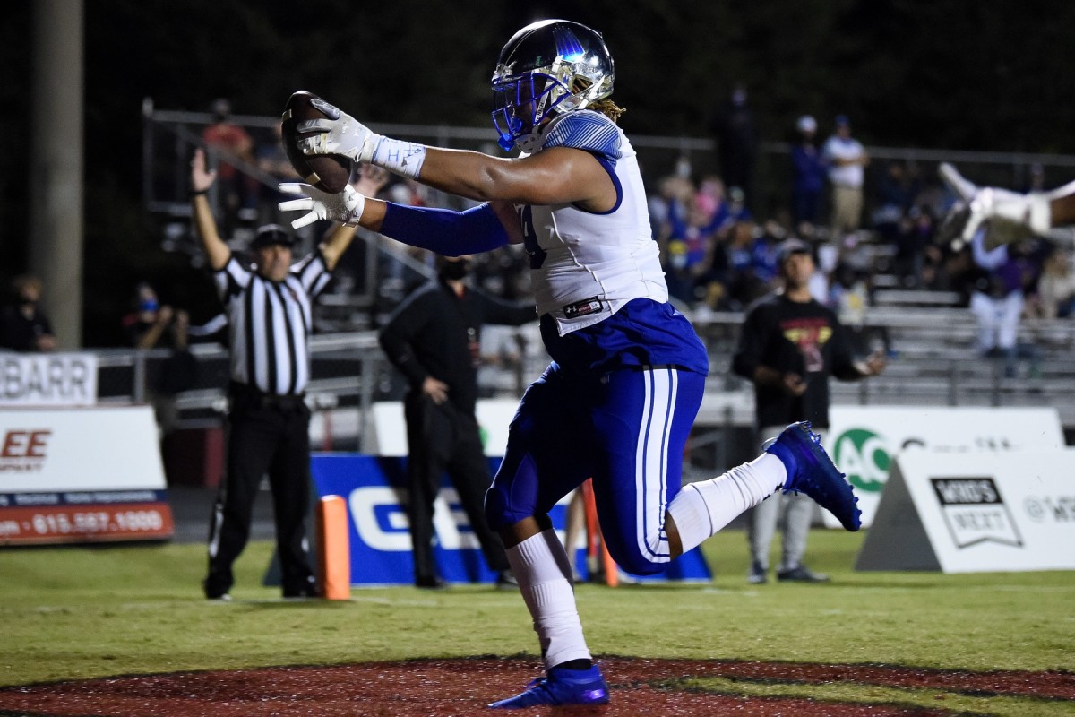 IMG Academy's Nick James (19) scores a touchdown against Ravenwood during the first half at Ravenwood High School in Brentwood, Tenn., (Andrew Nelles/USA TODAY Sports)