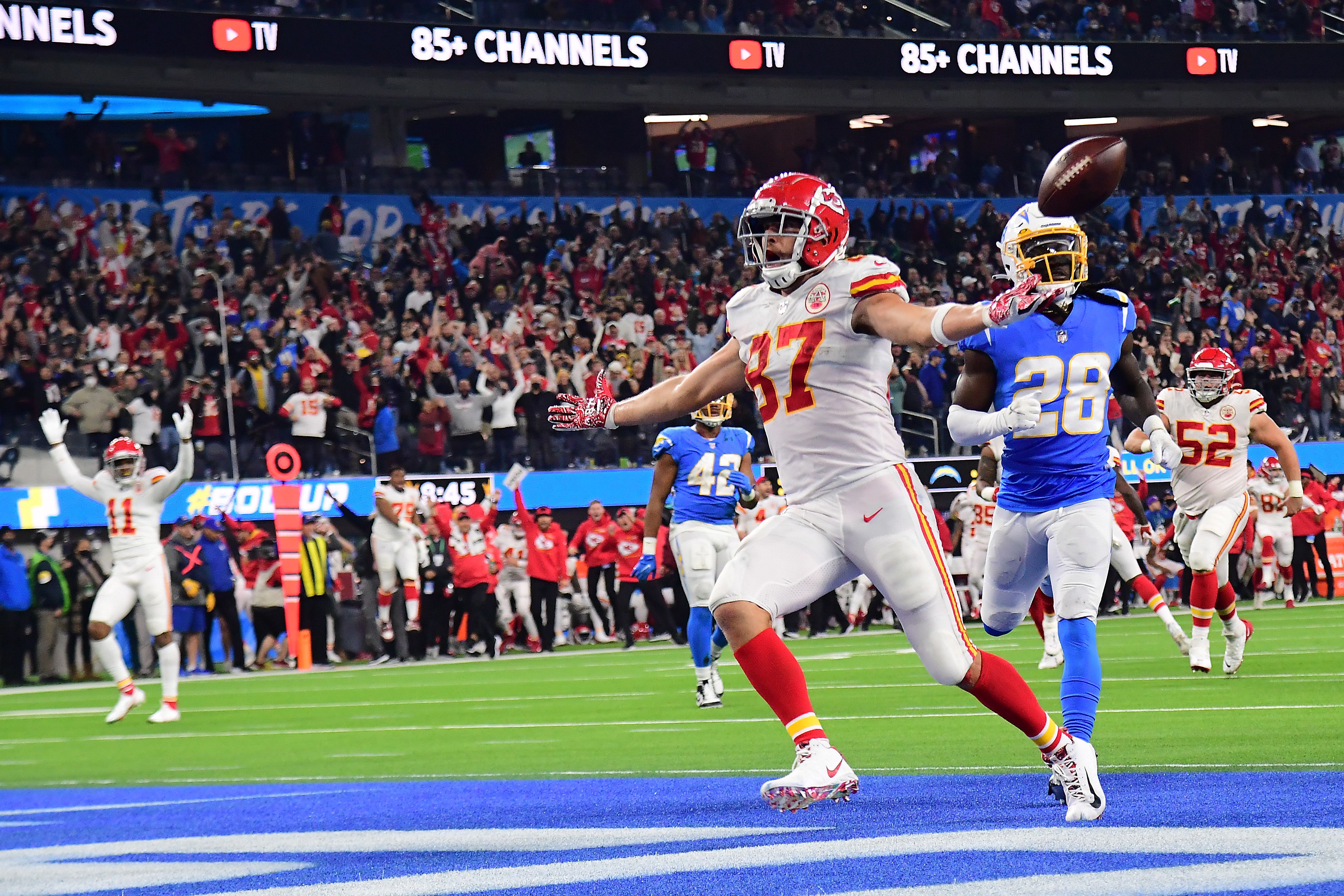 Chargers vs. Chiefs doesn't disappoint on Thursday night - Sports Illustrated Los Angeles Chargers News, Analysis and More - Vimarsana News