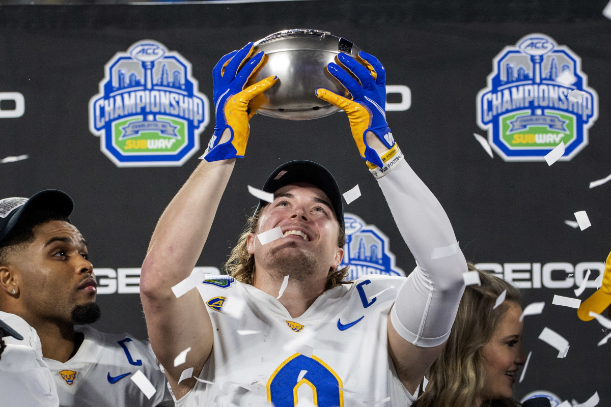NFL Draft Star QB Opts-Out of Bowl Game - Will Enter 2022 NFL Draft