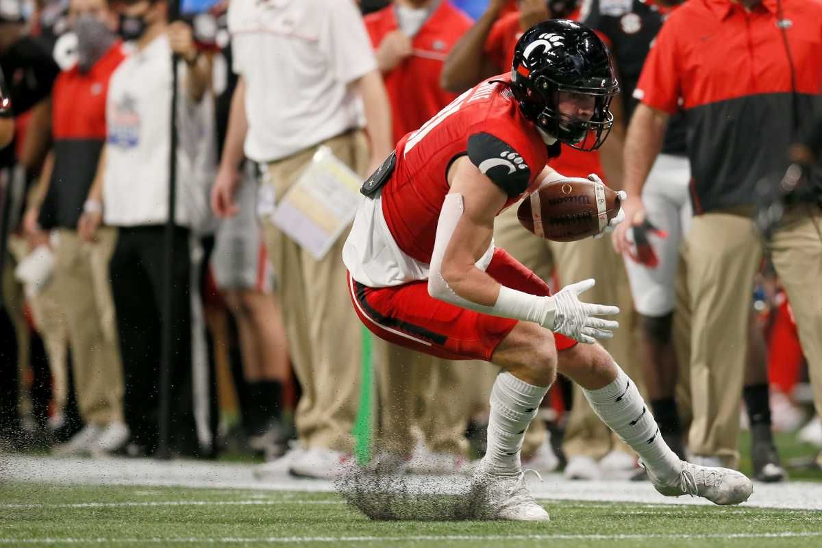 Alabama Game Week Scouting Report: Cincinnati Tight End Josh Whyle - Vimarsana News