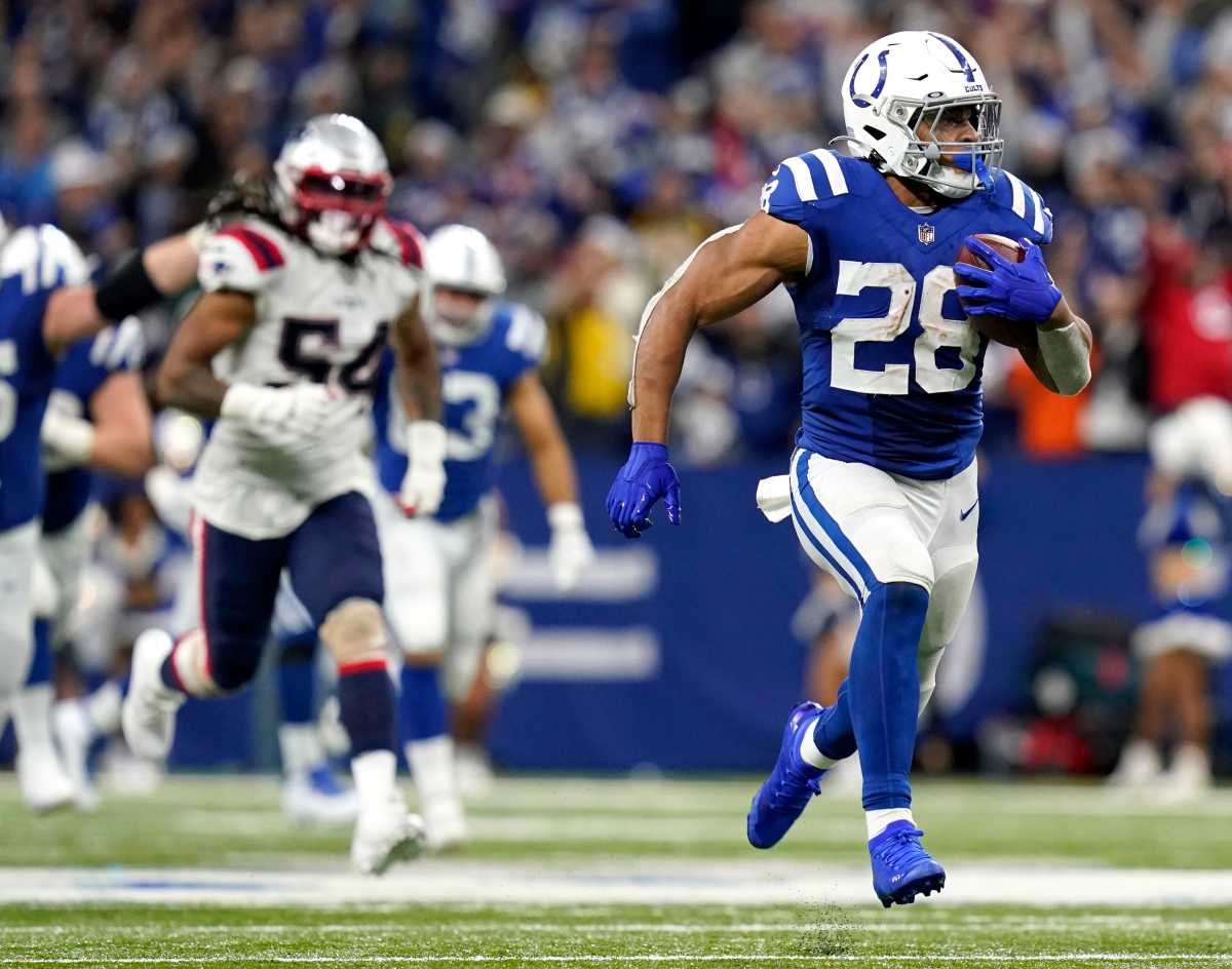 Indianapolis Colts running back Jonathan Taylor (28) breaks away for a 67-yard touchdown Saturday, Dec. 18, 2021, during a game against the New England Patriots at Lucas Oil Stadium in Indianapolis.