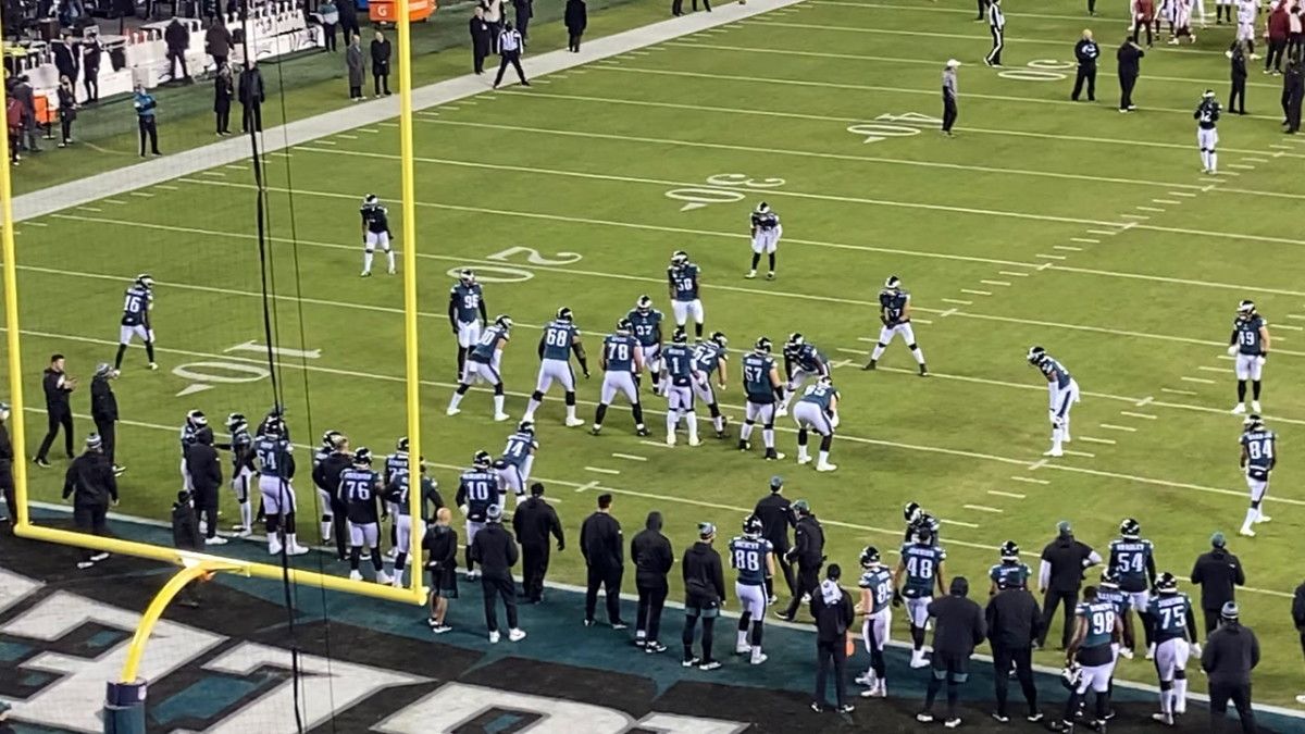 Eagles warm up prior to Week 15 vs. Washington