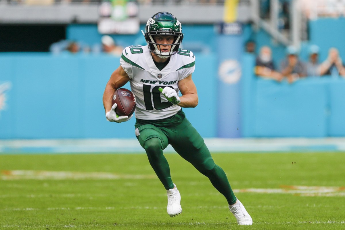 Jets WR Braxton Berrios running with football