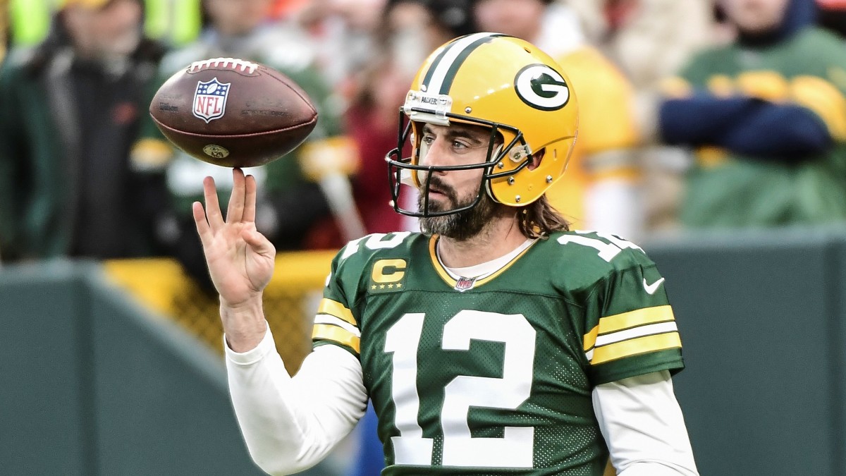 Aaron Rodgers Passes Brett Favre for Most TD Passes in Packers History