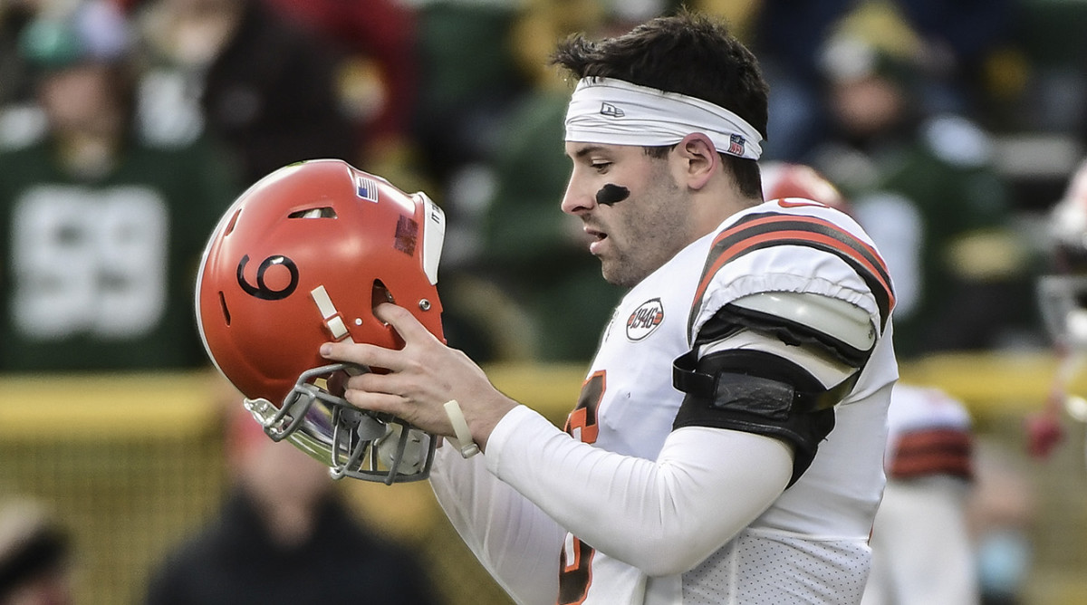 Cleveland Browns quarterback Baker Mayfield (6) warms up before game against the Green Bay Packers