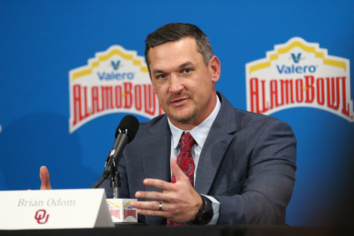Oklahoma Interim DC Brian Odom Got Lots of Advice for Alamo Bowl, Like 'Be Yourself' Sports