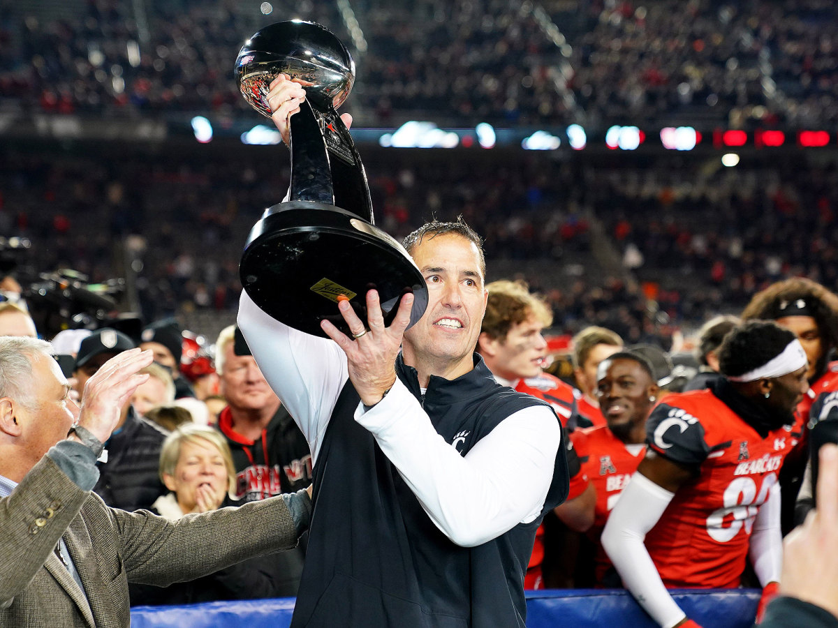 Cincinnati coach Luke Fickell hoists the AAC trophy