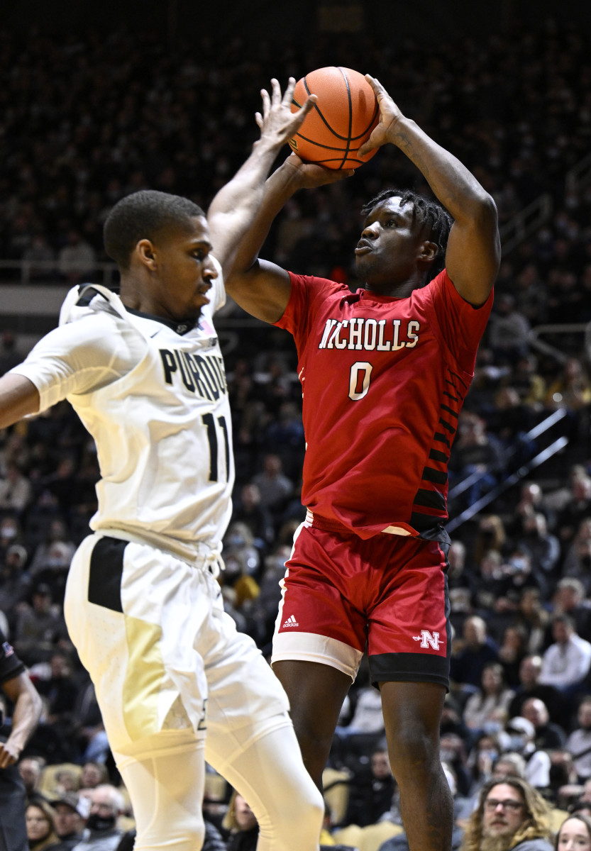 Isaiah Thompson guards a Nicholls State player.