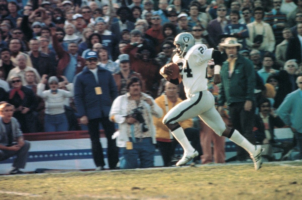 Oakland Raiders (24) Willie Brown (24)