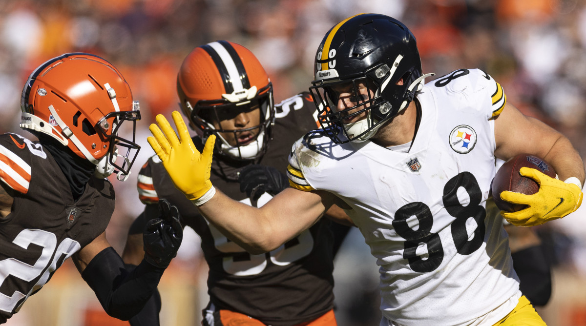 Pittsburgh Steelers tight end Pat Freiermuth (88) pushes off against Cleveland Browns cornerback Greg Newsome II (20) during the third quarter at FirstEnergy Stadium.