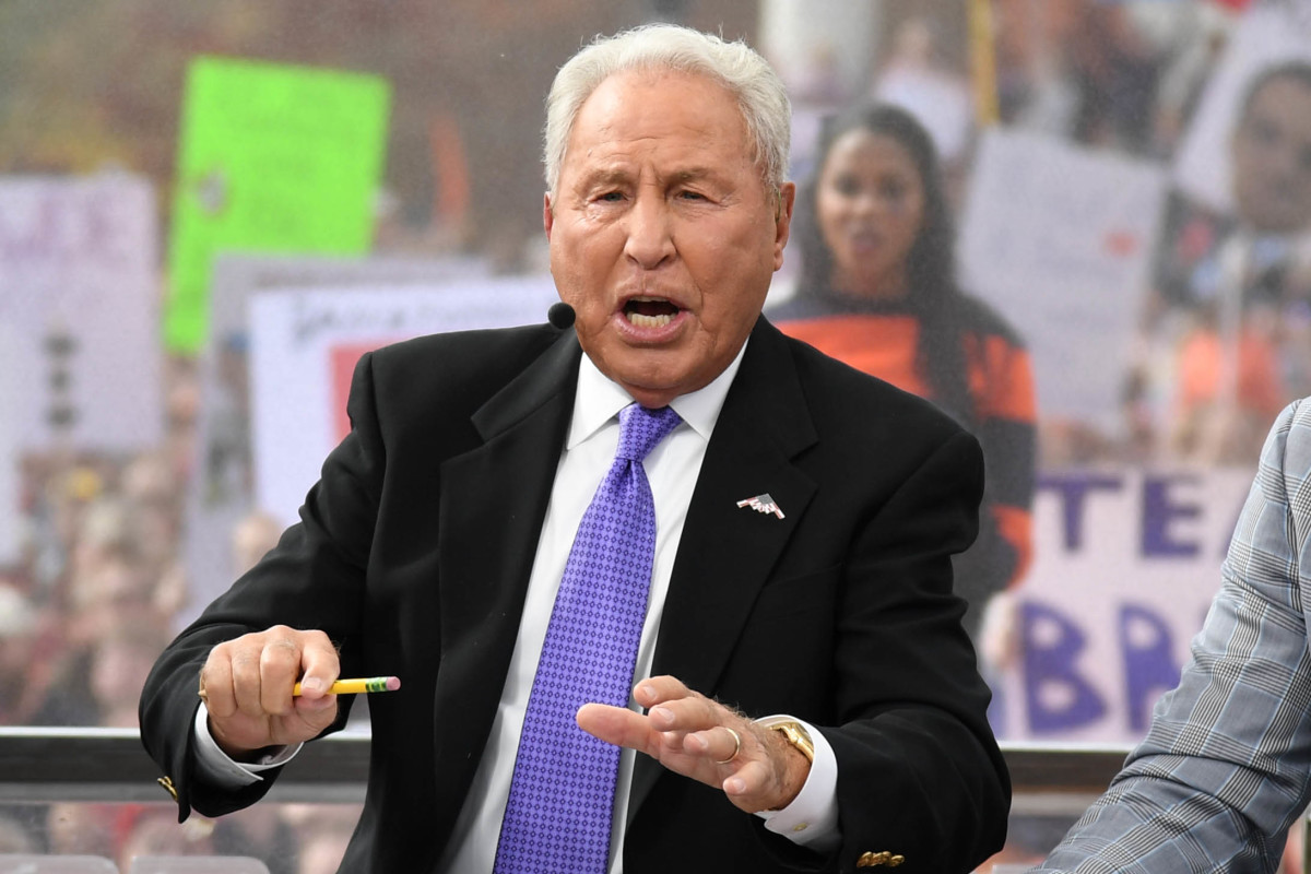 Lee Corso Headgear Pick Is In, Coach Chooses over Michigan