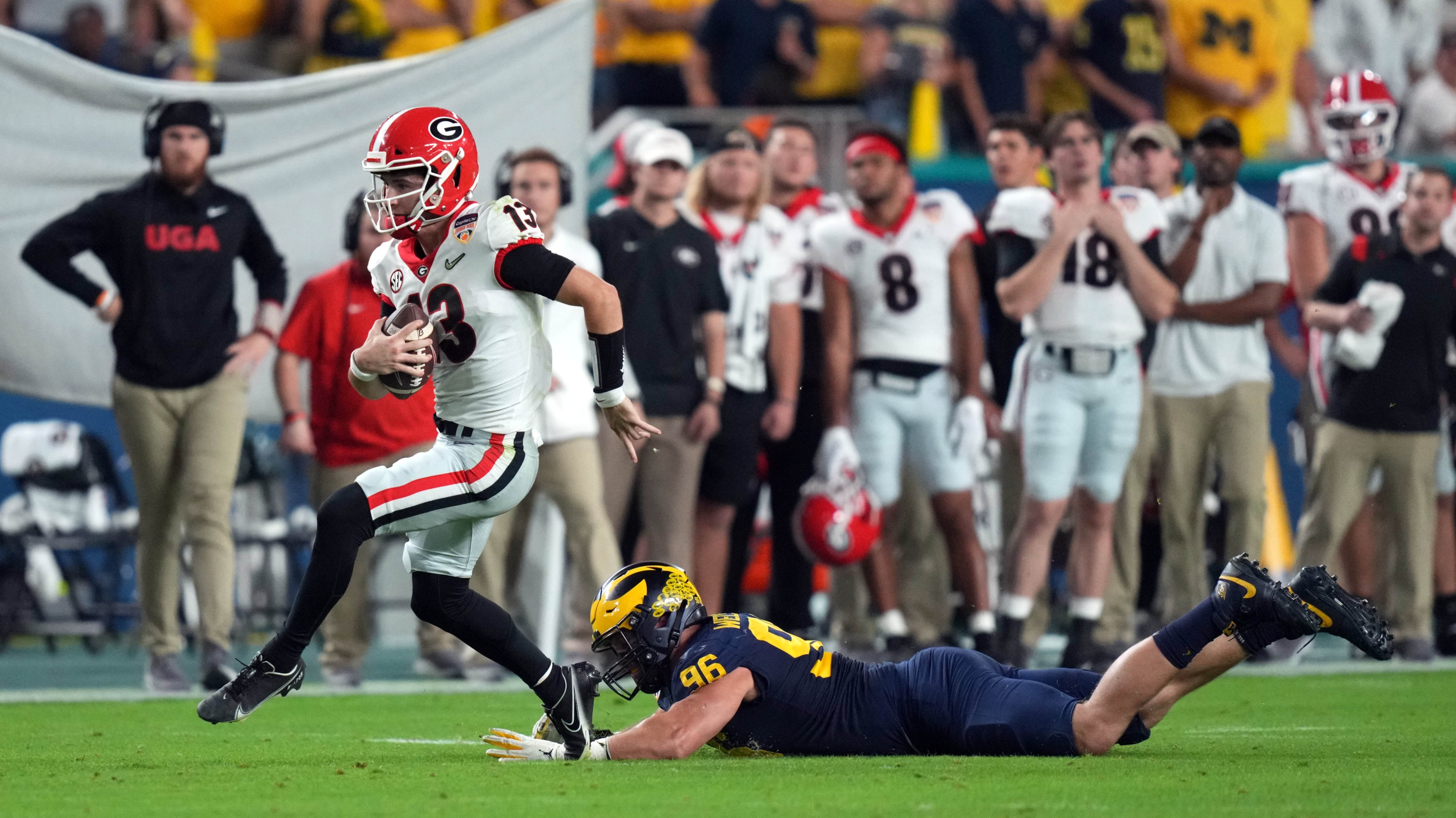 Michigan fans strike surrender cobra poses before halftime vs.