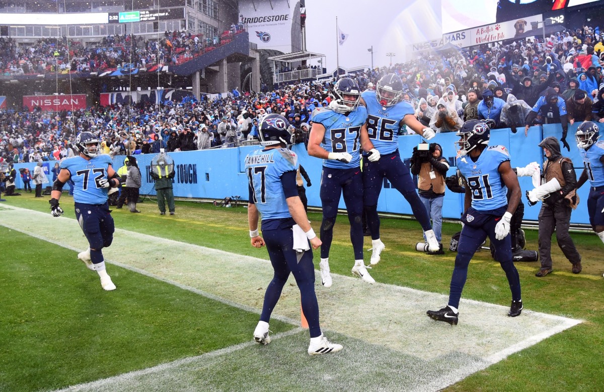 Tennessee Titans players celebrate after a touchdown by tight end Anthony Firkser (86) during the second half against the Miami Dolphins at Nissan Stadium.