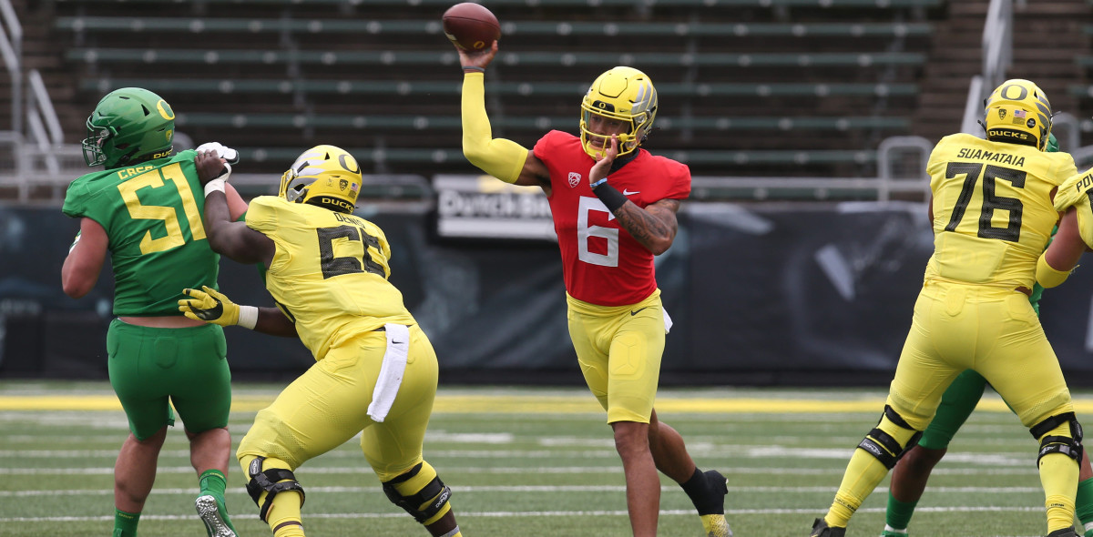 Oregon Ducks Quarterback Robby Ashford Expected To Enter Transfer Portal Sports Illustrated Oregon Ducks News Analysis And More
