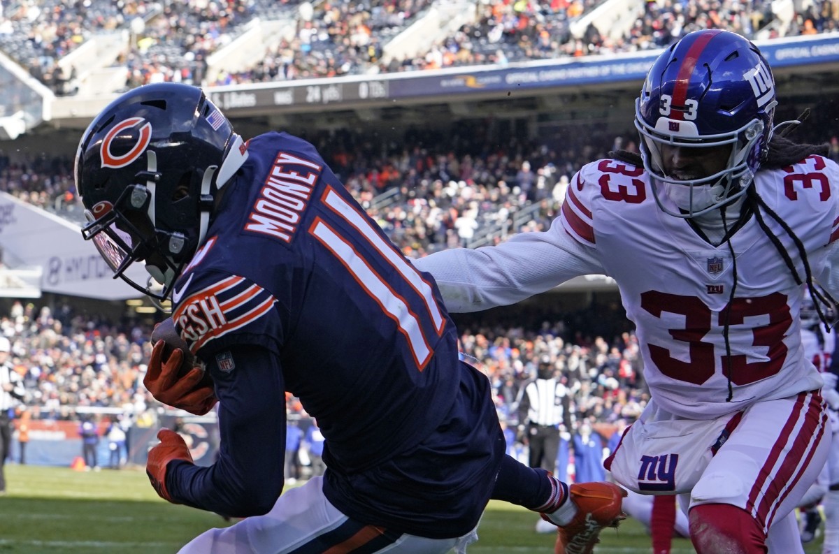 Jan 2, 2022; Chicago, Illinois, USA; Chicago Bears wide receiver Darnell Mooney (11) makes a touchdown catch against New York Giants cornerback Aaron Robinson (33) during the first quarter at Soldier Field.