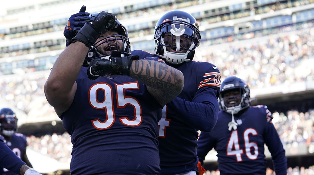 Chicago Bears nose tackle Khyiris Tonga (95) reacts after recovering a fumble against the New York Giants.