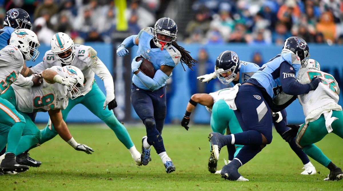 Tennessee Titans running back D'onta Foreman (7) carries the ball during the third quarter at Nissan Stadium Sunday, Jan. 2, 2022 in Nashville, Tenn.
