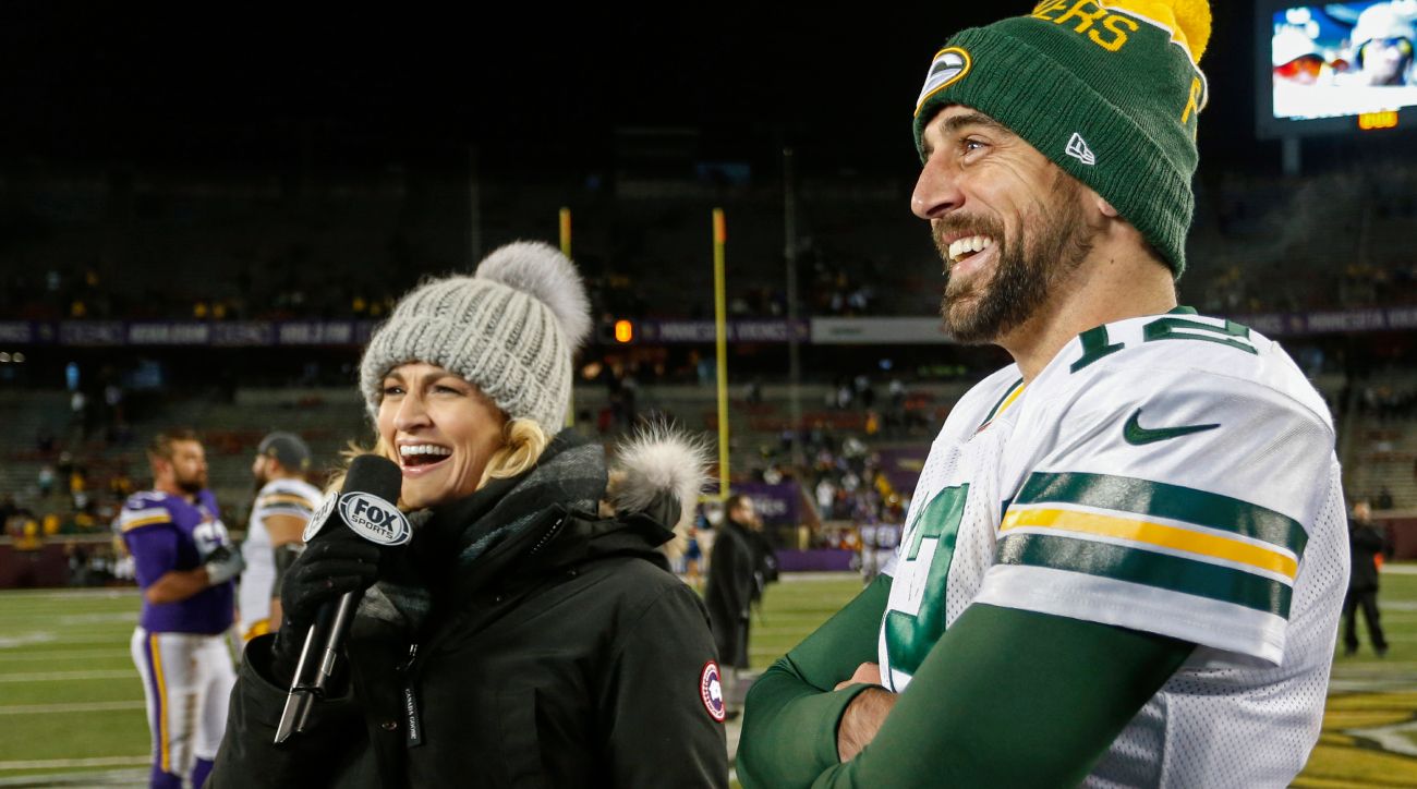 Aaron Rodgers addresses Erin Andrews hug after distanced interview - Vimarsana News