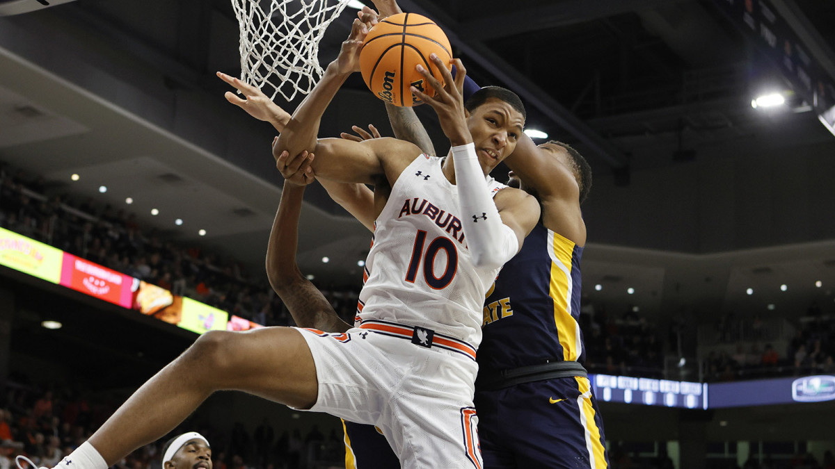 Auburn Tigers forward Jabari Smith (10) grabs a rebound against the Murray State Racers during the first half at Auburn Arena.