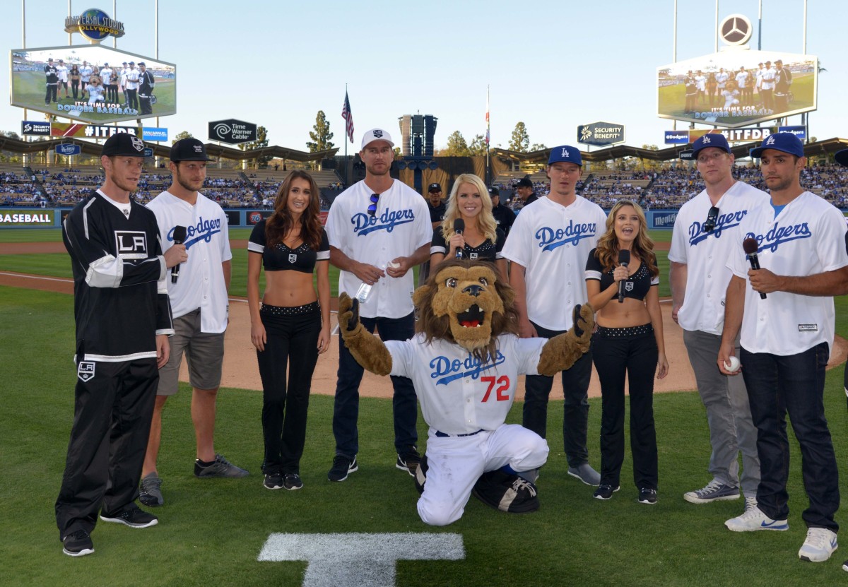 LA Kings on X: Dodgers Night at the LA Kings game is coming up on 2/3!  Enter now to win 4 tickets to the game, a team-signed stick, & a Kings/Dodgers  warm-up