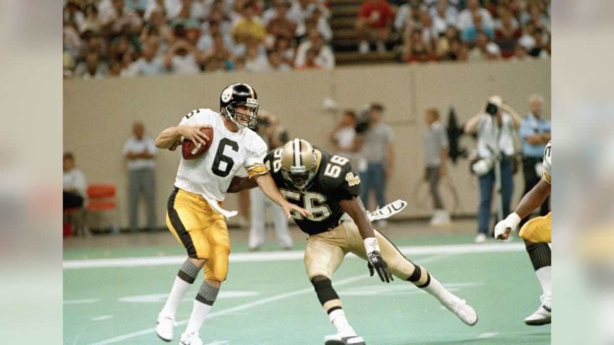 New Orleans Saints LB Pat Swilling pressures Steelers QB Bubby Brister in a 1990 game. Credit: neworleanssaints.com
