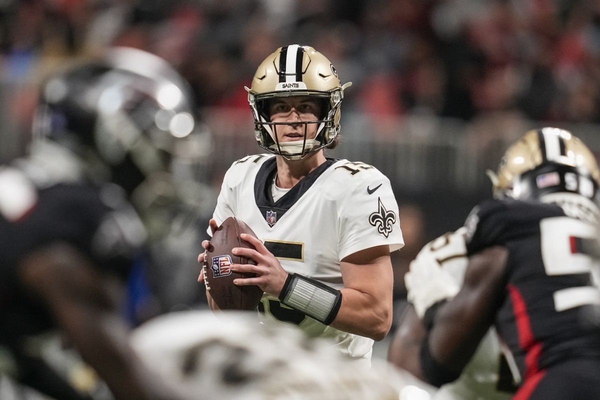 New Orleans Saints quarterback Trevor Siemian (15) in action against the Atlanta Falcons. Mandatory Credit: Dale Zanine-USA TODAY Sports