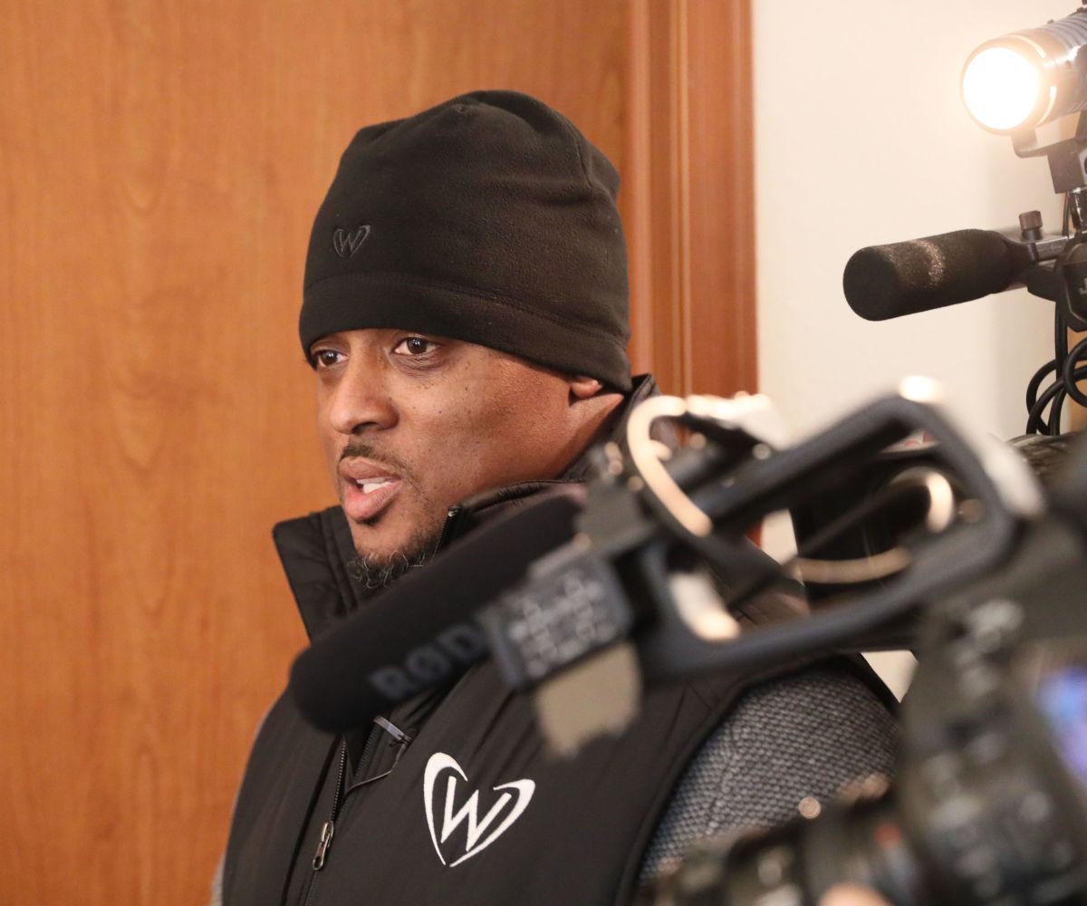 Warrick Dunn Named NCAA Silver Anniversary Award Recipient - Vimarsana News