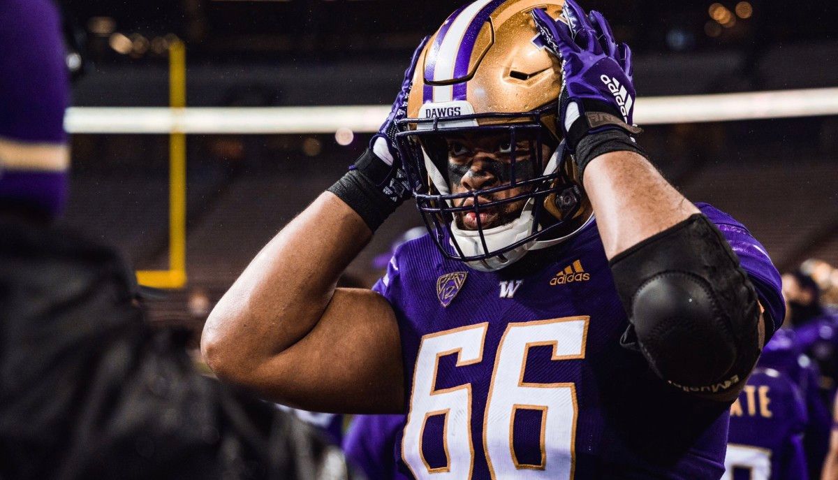 Henry Bainivalu is a rare senior for the Huskies.