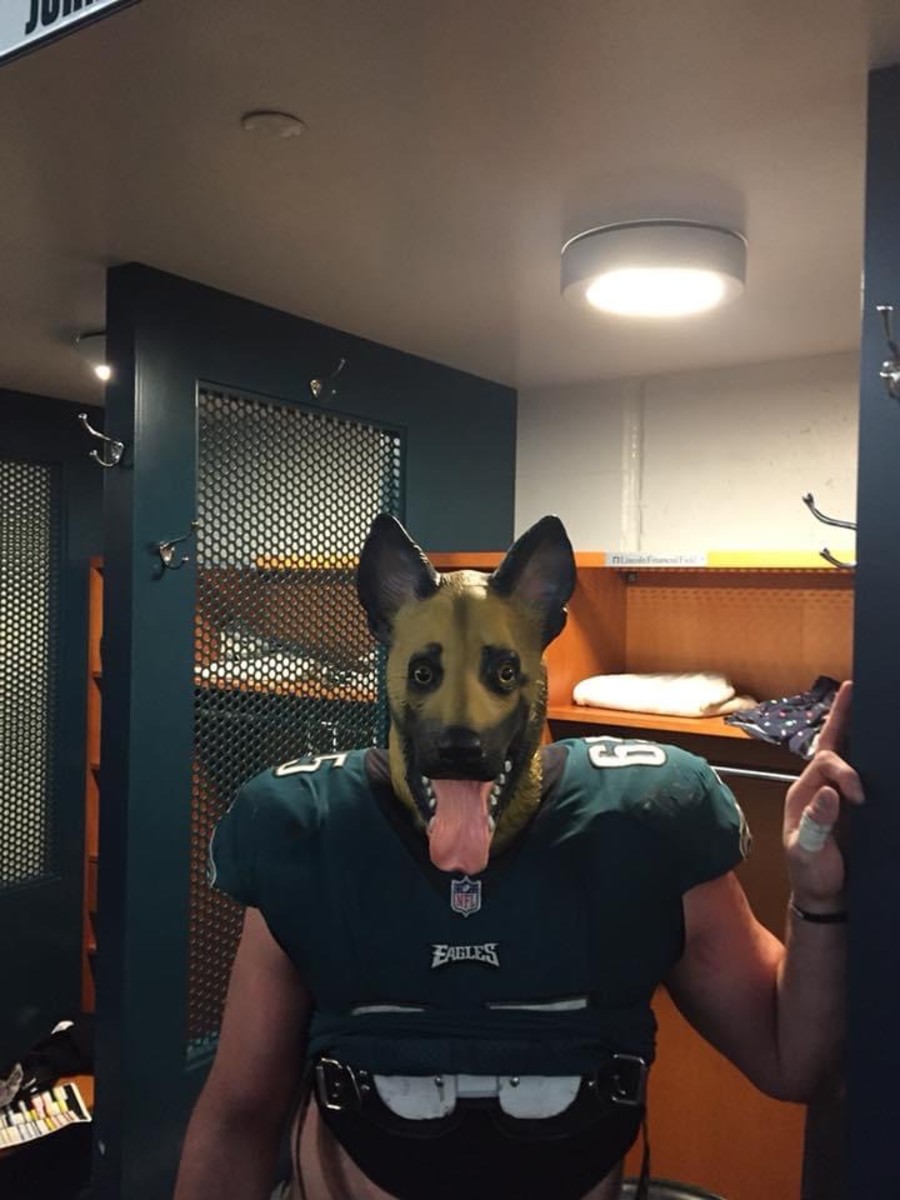 Lane Johnson in dog mask from 2017 Super Bowl run