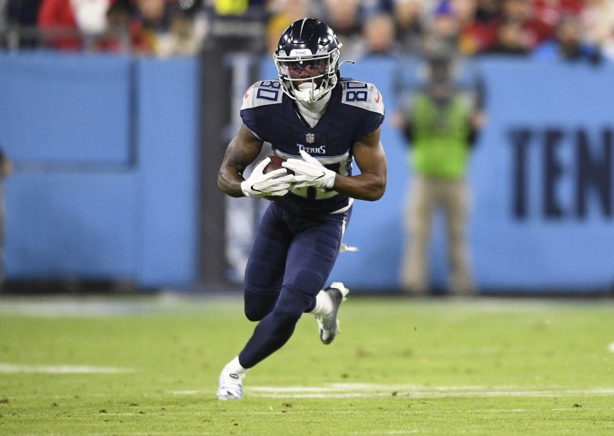 Tennessee Titans running back Chester Rogers (80)