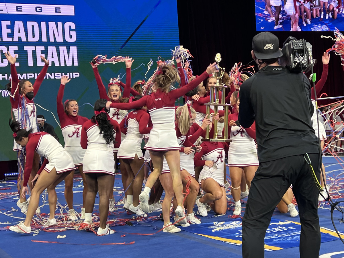 Alabama Cheerleading wins another national championship thumbnail