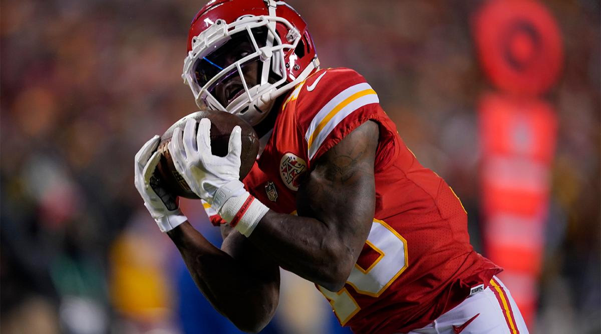 Kansas City Chiefs wide receiver Tyreek Hill (10) catches a 31-yard touchdown pass during the second half of an NFL wild-card playoff football game against the Pittsburgh Steelers, Sunday, Jan. 16, 2022, in Kansas City, Mo.