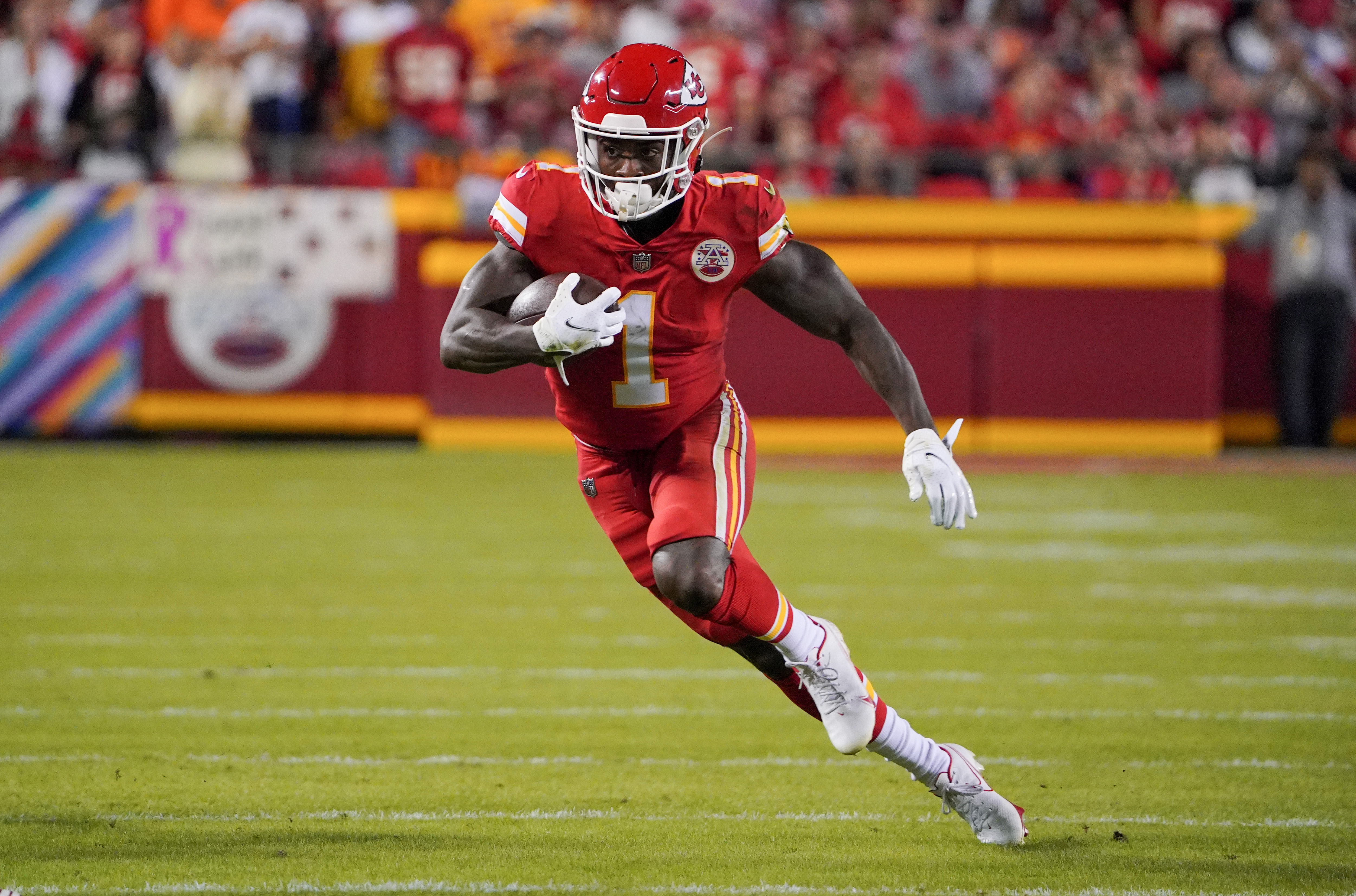 Jerick McKinnon Showed Why the KC Chiefs Need Fresh Blood at RB - Sports  Illustrated Kansas City Chiefs News, Analysis and More