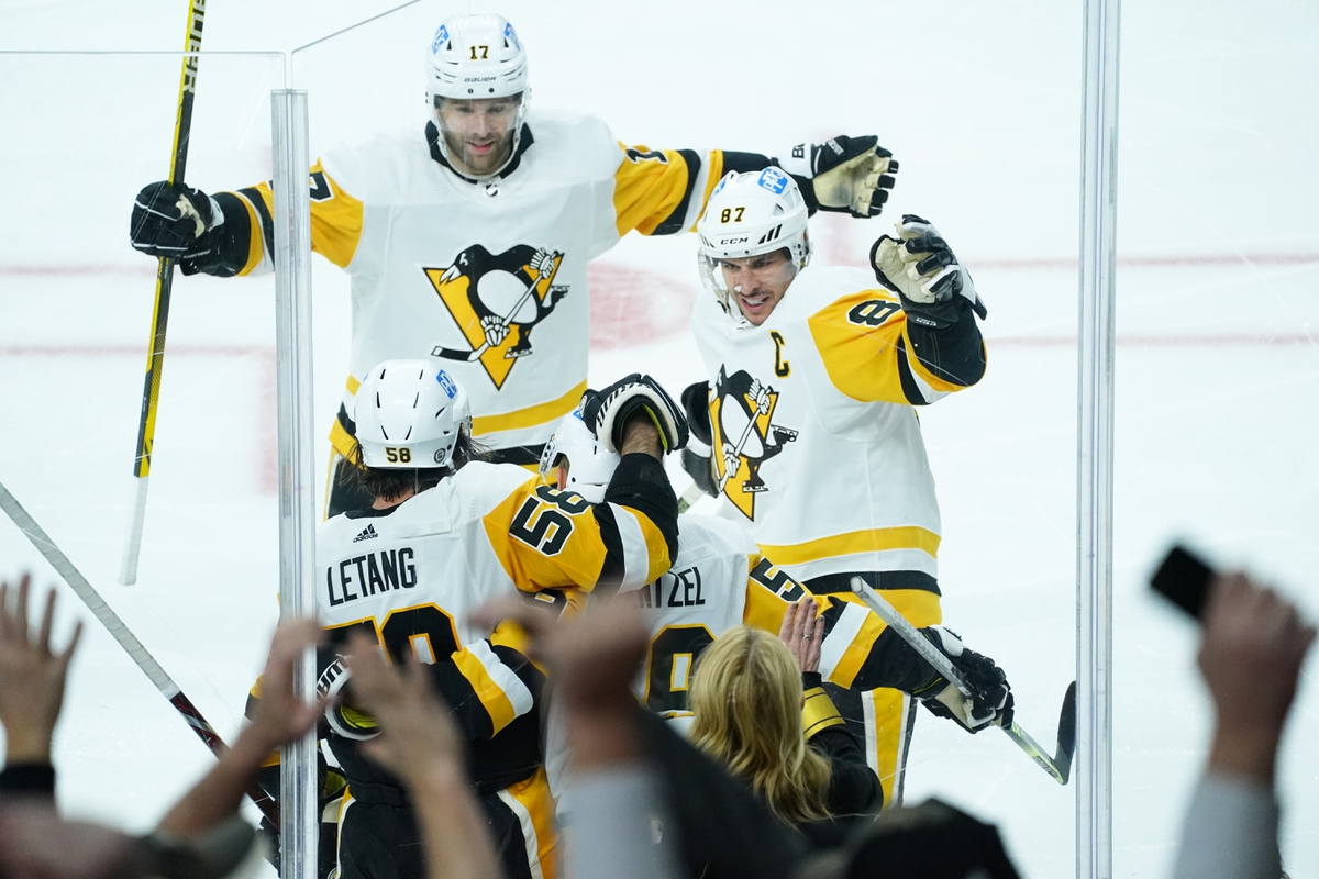 Jan 17, 2022; Las Vegas, Nevada, USA; Pittsburgh Penguins left wing Jake Guentzel (59) celebrates with teammates after scoring a goal in the third period at T-Mobile Arena. Mandatory Credit: Lucas Peltier-USA TODAY Sports