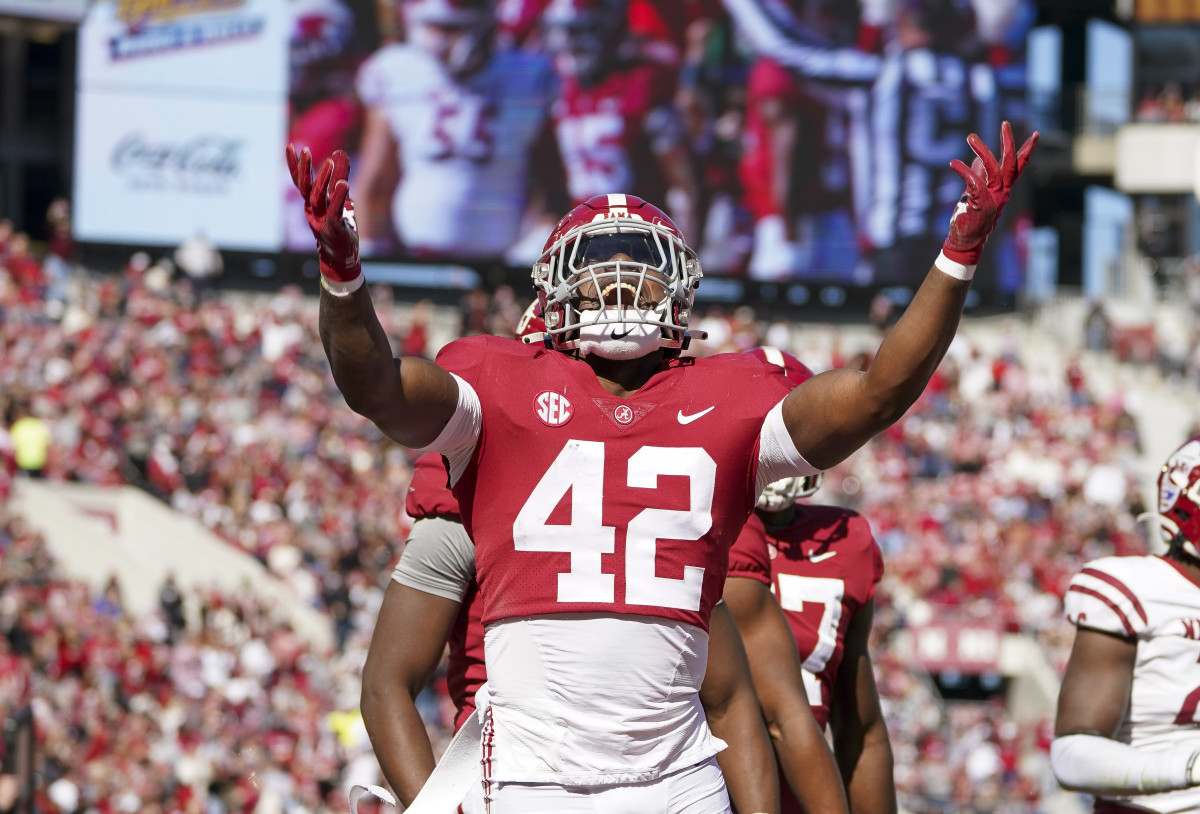 Alabama Crimson Tide linebacker Jaylen Moody (42) reacts after returning a blocked punt by the New Mexico State Aggies at Bryant-Denny Stadium.