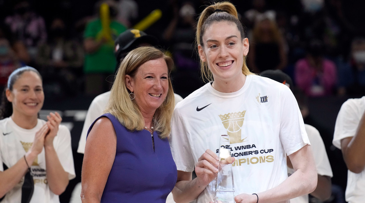 Aug 12, 2021; Phoenix, Arizona, USA; WNBA commissioner Cathy Engelbert and Seattle Storm forward Breanna Stewart (30) pose with the MVP trophy after a victory by Seattle over the Connecticut Sun during the Inaugural WNBA Commissioners Cup Championship Game at Footprint Center.