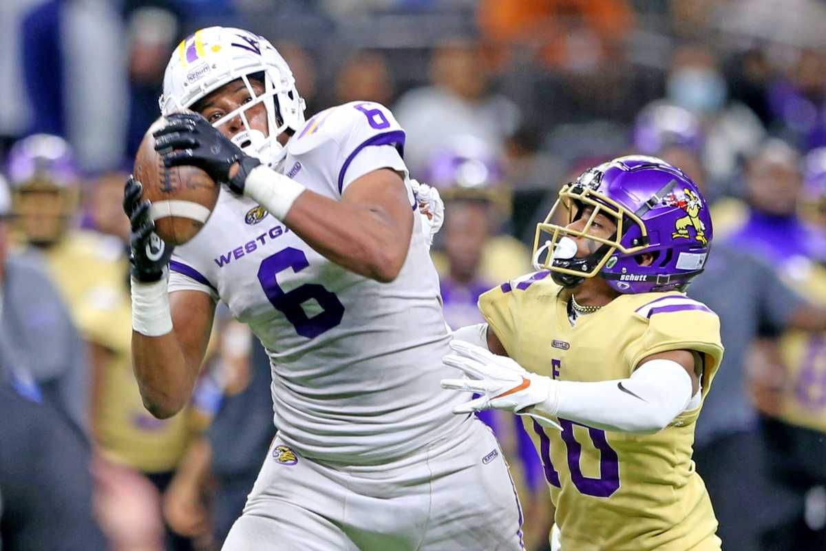 Westgate tight end Danny Lewis, Jr. catches a pass in the third quarter during the Class 4A State Championship game between Westgate and Warren Easton at the Caesar Superdome on Friday, December 10, 2021.